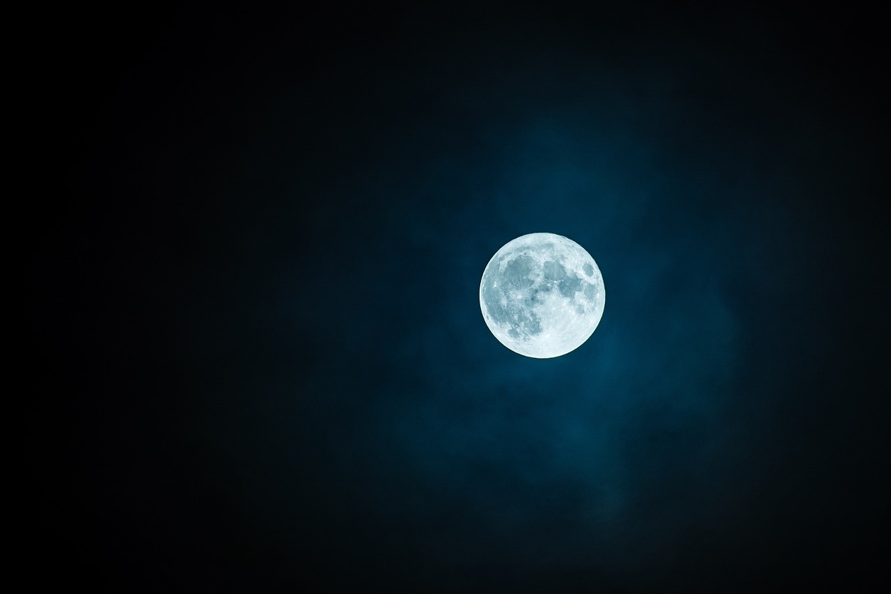 Sommeil et insomnie pleine lune dans la nuit